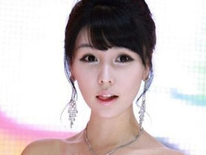 韩国顶级赛车女郎李智友的诱惑--清纯 甜美 丰满 超靓 (21)