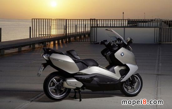 宝马发布的2012最新款摩托车C 650 GT