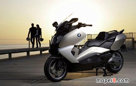 宝马发布的2012最新款摩托车C 650 GT