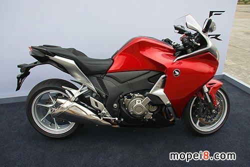 本田摩托车双离合变速器DCT款VFR1200F摩托车