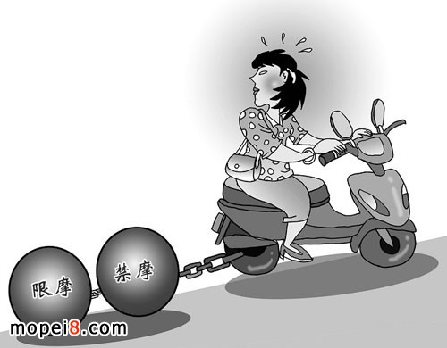 电动摩托车与自行车、汽车抢路权