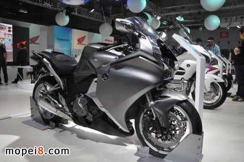 ڱVFR1200FŻ