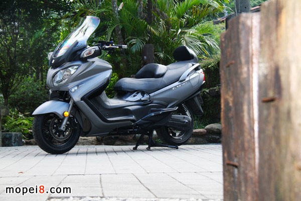 Suzuki Burgman650ExecutiveľĦг