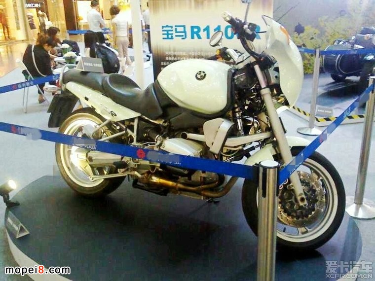 R1100