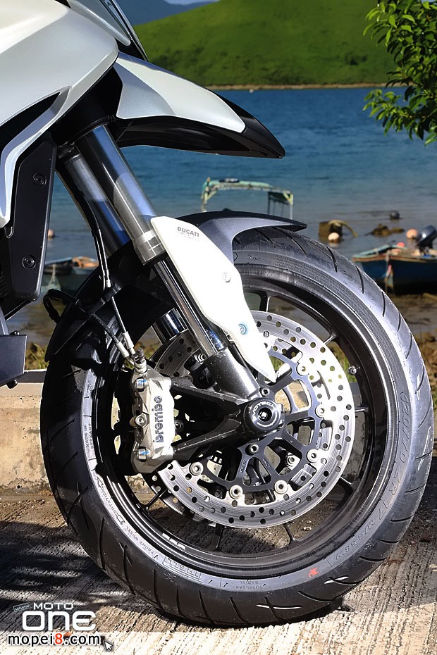 2013DUCATI HYPERSTRADA摩托车