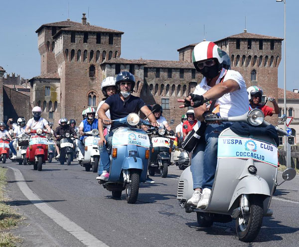 2014年世界VESPA摩托车日在意大利曼托瓦市举行