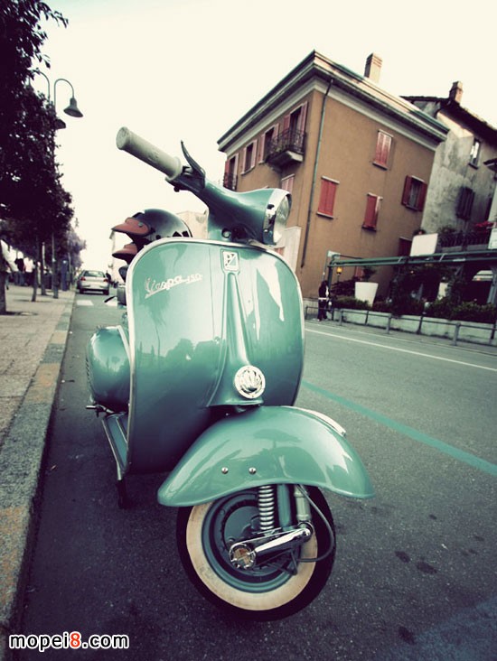  意大利比亚乔VESPA踏板摩托车