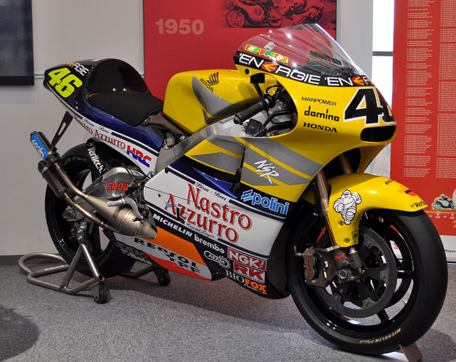 Rossi 在2000年骑乘的NSR500