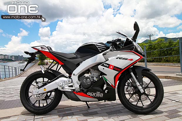 不论大灯、细灯及彷入风位跟RSV4没有分別的Mini Superbike