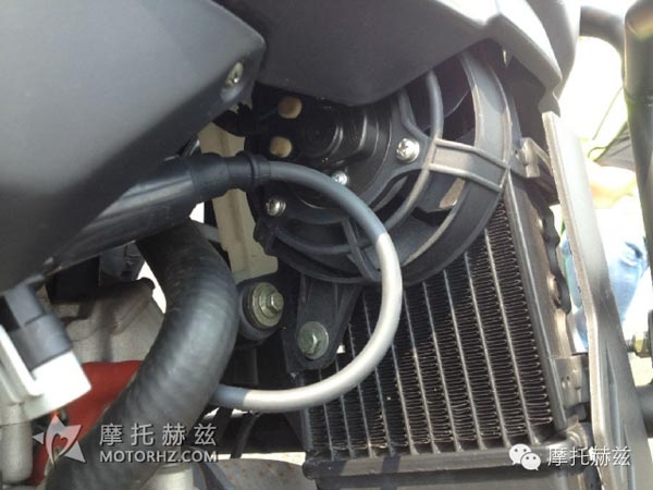 国内首款休闲越野旅行车--宗申RX3摩托测评