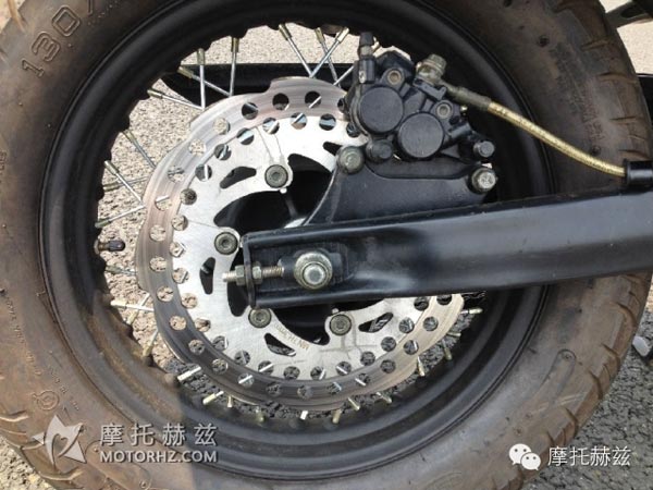 国内首款休闲越野旅行车--宗申RX3摩托测评