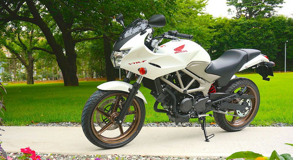 本田250cc裸身摩托车VTR改用子午线轮胎