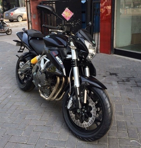 钱江黄龙BN600i(欧洲版)摩托车
