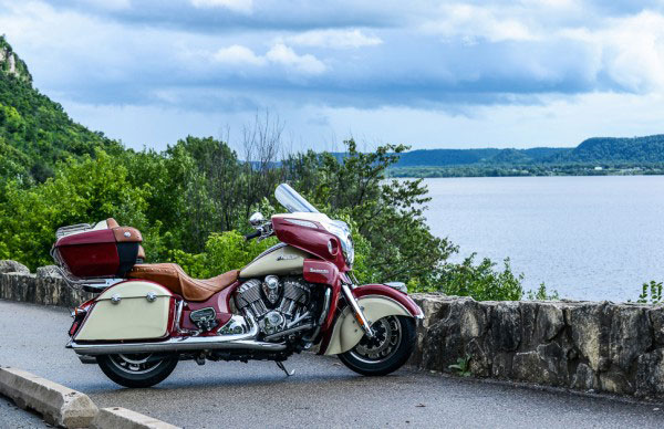 2015 Indian Roadmaster豪华休旅摩托车