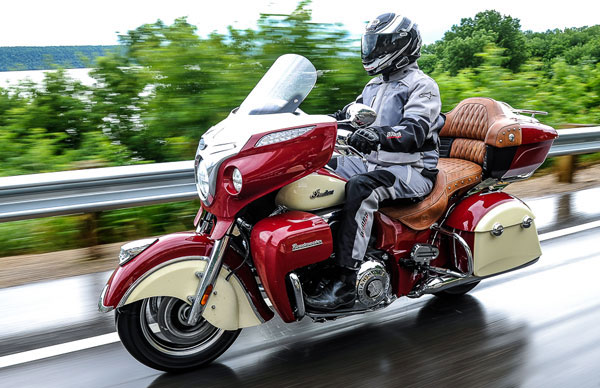 2015 Indian Roadmaster豪华休旅摩托车