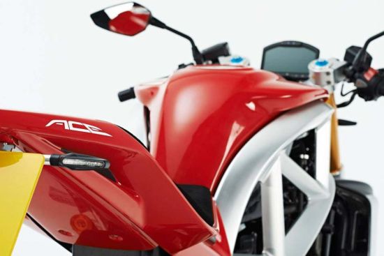英国赛车豪门Ariel发布定制化摩托车ACE
