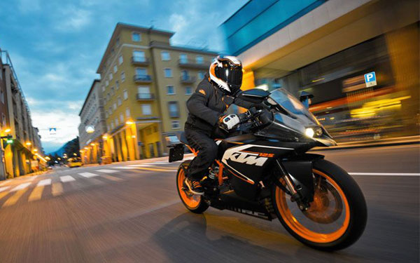 2015款KTM RC125摩托车