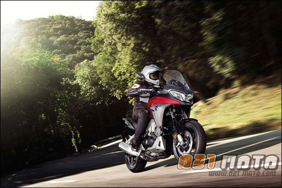 Honda发布新款2015 VFR800X
