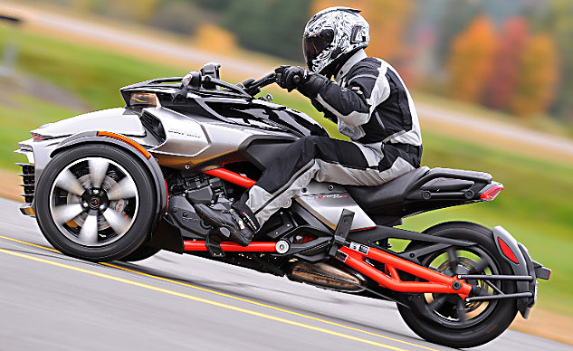 2015款庞巴迪F3三轮摩托车