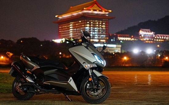 2015款雅马哈TMAX 530摩托车测评