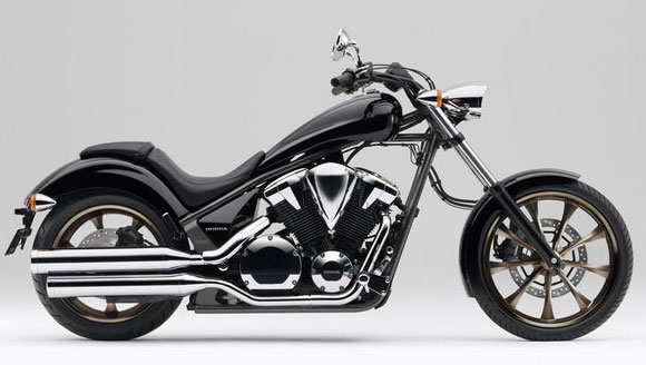 本田大型巡洋舰型摩托车VT1300CX变装上市