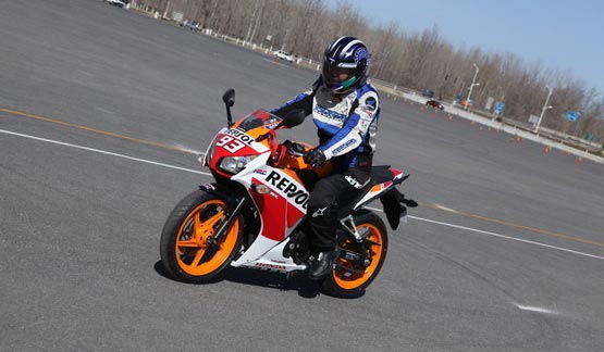 北京旗利试驾大会 本田CBR300R摩托车试驾