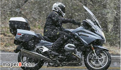 运动旅行摩托车BMW R1200RT
