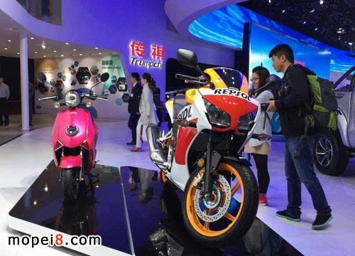 五羊本田大排量摩托车CBR300R及新能源摩托车净原V3