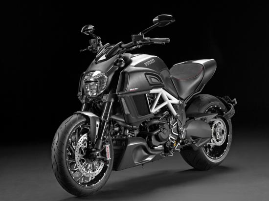 杜卡迪摩托车新款2015款Diavel Carbon魔鬼碳纤版