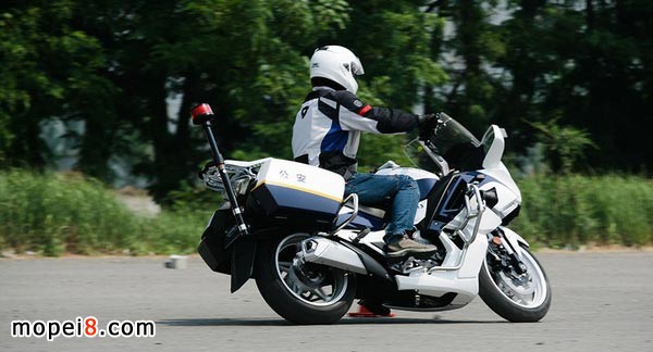 试驾春风CF650J-2警用摩托