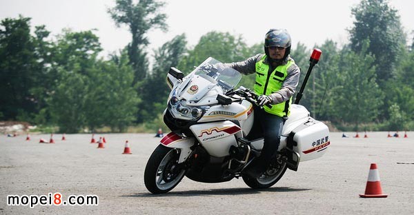 试驾春风CF650J-2警用摩托