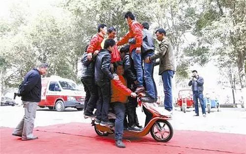 表演与实战中的电动车载人“大赛