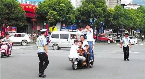 表演与实战中的电动车载人“大赛