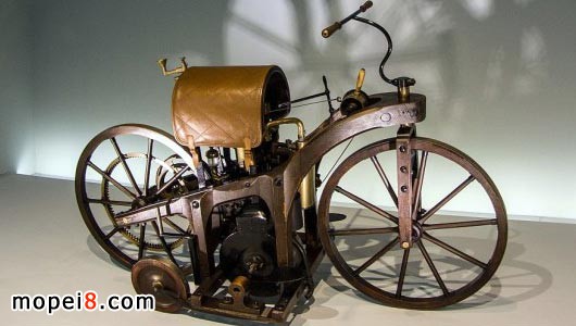全球第一辆摩托车诞生