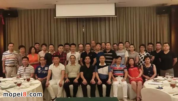 广州市摩托车配件行业商会理事会成员合影